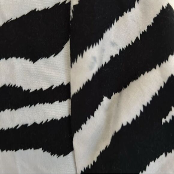 Appraisal Zebra Print Black and White
Jacket(Size Small) - Picture 4 of 6